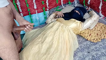 Yellow dressed desi bride cootchie porking hardsex with indian desi ginormous boy trouser snake on xvideos india hardcore