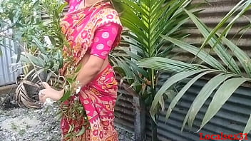 Bengali Desi Bhabhi Outdoor Chudai Devar Ke Saath red Saree main (Official Vid By Localsex31)