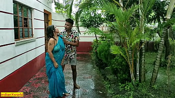 Indian Sizzling Aunty Outdoor Hump at Rainy Day! Hard-core Hump