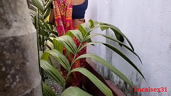 House Garden Clining Time Fuck-a-thon A Bengali Wife With Saree in Outdoor ( Official Flick By Localsex31)