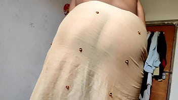 Super-hot Indian Aunty pissing for virgin man in Hindi Part 2