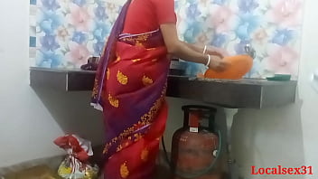 Desi Bengali desi Village Indian Bhabi Kitchen Bang-out In Red Saree ( Official Vid By Localsex31)